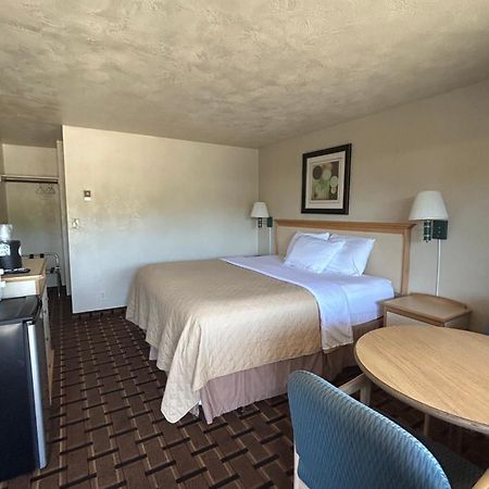 Economy Inn Reedsport Exteriör bild