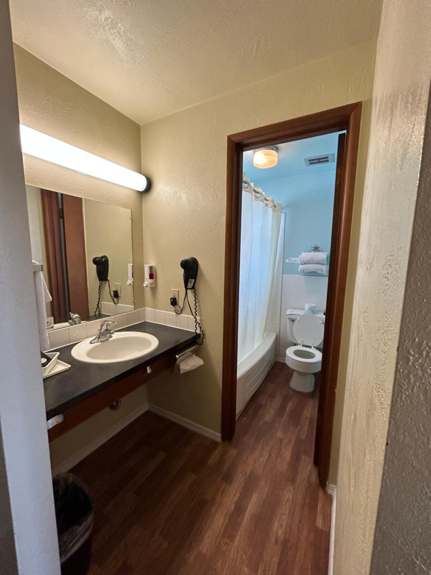 Economy Inn Reedsport Exteriör bild